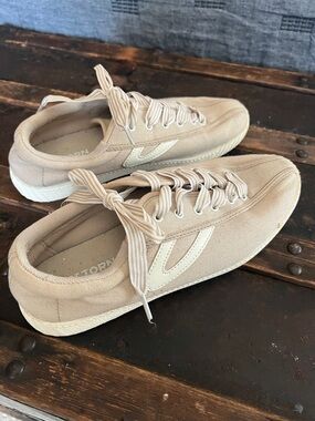 Tretorn Natural Canvas Low-Top Sneakers with White Logo with Cute Striped Laces